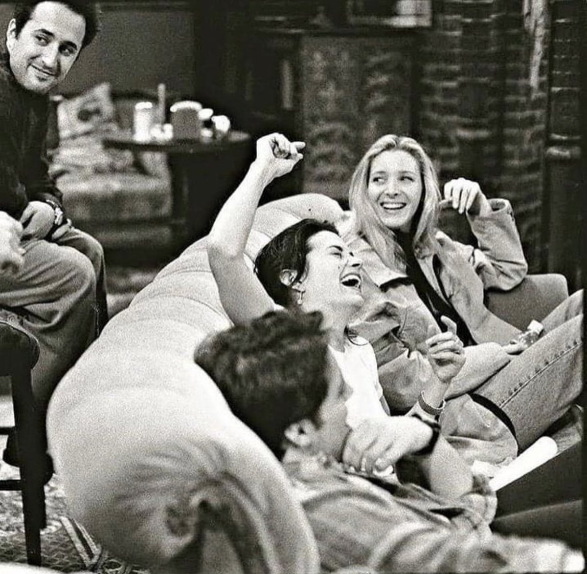 quote_friends's tweet photo. behind the scenes (1996) https://t.co/ecQENdICRt