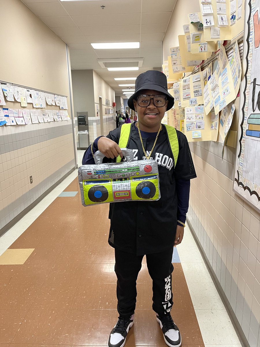 <a href="/LamarLionsRoar/">Lamar Lions</a> #lamarleads #80RockinDaysAtSAISD look out he is ready!