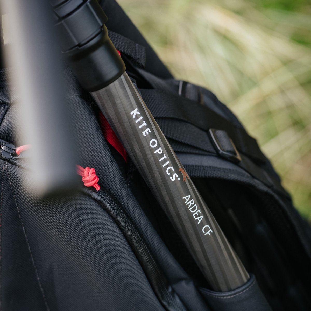 KITE ARDEA CF
Offering the possibliltiy to support heavy instruments and still be very portable and extremely light. The dimensions of the ARDEA CF are a result of field experience.