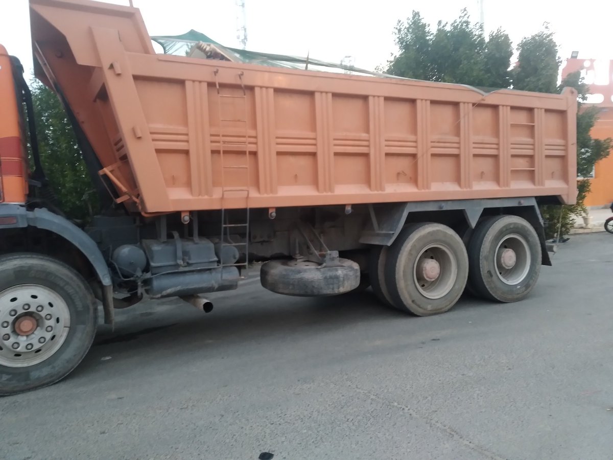 سيارة نساف صغير ؤ كبير رمل مغسول رمل عادي سلبوخ انقاض رمل  عريفان97750050