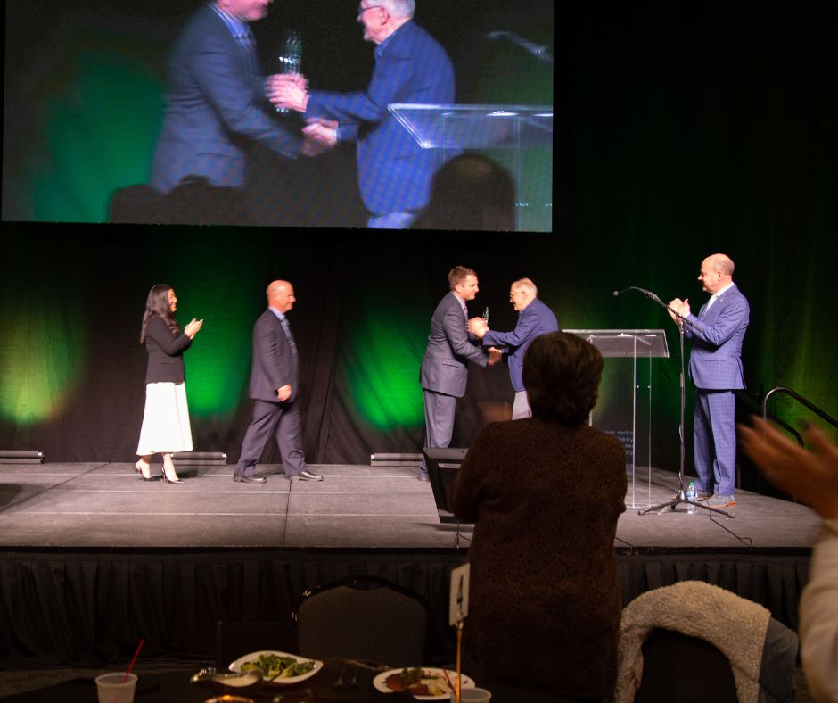 sdcorn's tweet photo. Congratulations to @underhoodshow, Midway & Vollan Oil, Herman Otten, and Jim Woster! We appreciate all you do to promote corn, ethanol and agriculture in South Dakota.
Learn more: https://t.co/ENYbHJPfMV
#sdcorn #ethanol #corn #agriculture https://t.co/UqHRR1I0zN