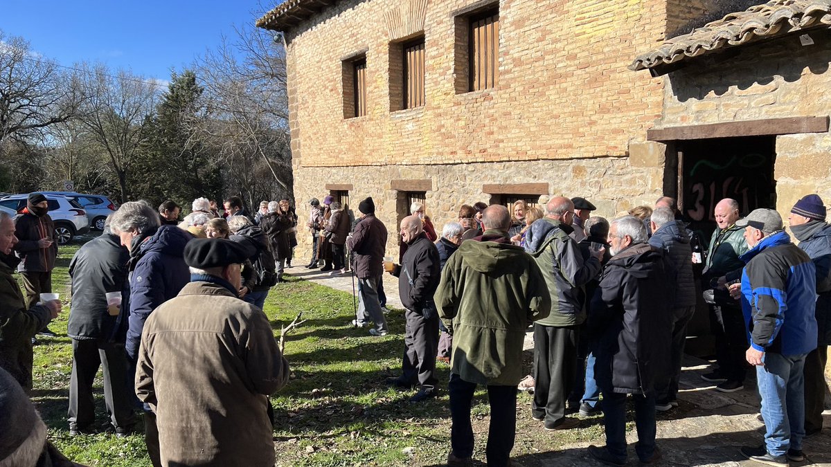 AupaSanguesa's tweet photo. Día de #SanBabil en #Sangüesa, celebración y caldico con los jubilados de la Asociación Horizonte. ¡Feliz día! https://t.co/g1u11elUi1