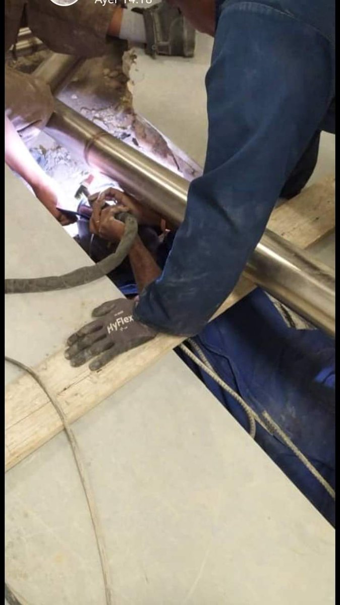 En tiempo récord se logró el montaje y soldadura del sistema de tuberías de acero inoxidable, en esta segunda etapa se integran al proceso las empresas, BDCTEC, <a href="/cuba_gamma/">Gamma_Cuba</a>  y <a href="/CubaEsines/">ESINES_Cuba</a>. 
#DosisDeVida #LaboratoriosAICA