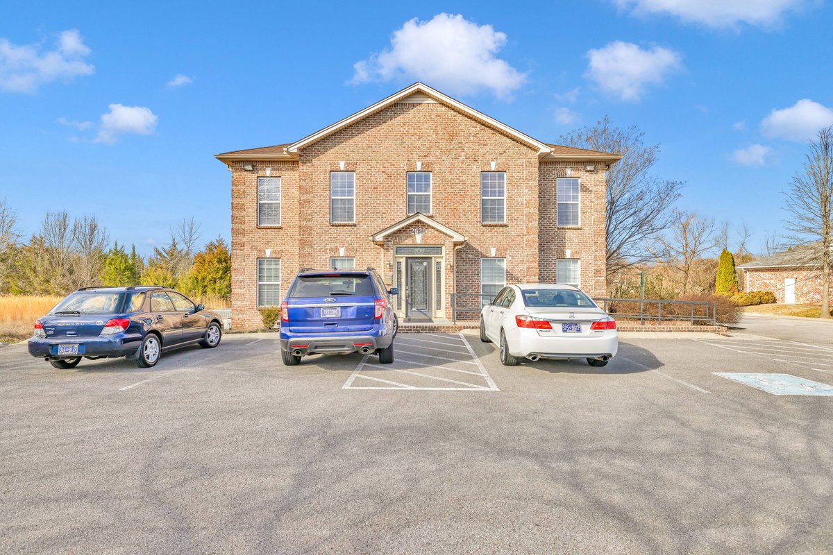 chrisagarrett's tweet photo. I would love to show you my #listing at 2626 Merchants Walk #Murfreesboro #TN  #realestate https://t.co/xtoxQw9Ked https://t.co/BkSzKDuvN3
