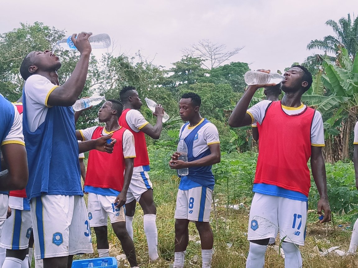 maxunitedfc's tweet photo. Nous y parviendrons avec la bonne attitude..
#maxunitedfc 
#entrainement 
#objectifD3 https://t.co/nRHW7mxwOv