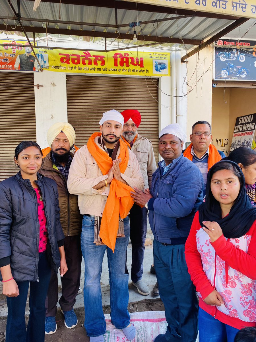 sukhwahla06's tweet image. ਗੁਰਦਾਸਪੁਰ ਪ੍ਰੇਮ ਨਗਰ ਵਿਖੇ ਪਵਨ ਕੁਮਾਰ ਜੀ ਵੱਲੋਂ ਬਾਬਾ ਮੋਤੀ ਰਾਮ ਮਹਿਰਾ ਦੀ ਯਾਦ ਵਿੱਚ ਲੰਗਰ ਲਗਾਇਆ ਗਿਆ। ਇਸ ਮੋਕੇ ਹਾਜਰੀ ਭਰੀ ਅਤੇ ਸੰਗਤਾਂ ਦੀ ਅਸ਼ੀਰਵਾਦ ਹਾਸਲ ਕਿੱਤਾ। #sukhwahla #gurdaspur @ArvindKejriwal @BhagwantMann @JarnailSinghAAP @raghav_chadha @SandeepPathak04 @AAPPunjab @CMOPb @Sandhwan