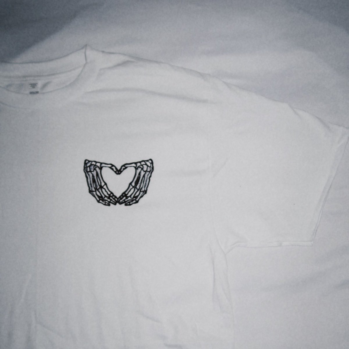 avisualtheory's tweet photo. i love u (valentine’s day tees)🖤 https://t.co/BmA1fV1p5u