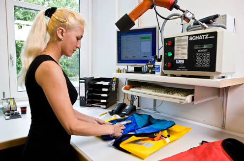 Zijn uw reddingsvesten in orde voor het aankomend vaarseizoen? 
Waar moet je op letten bij het keuren van een reddingsvest?
Lees het hier: varendoejesamen.nl/kenniscentrum/…
#varendoejesamen #reddingsvest #scheepvaart