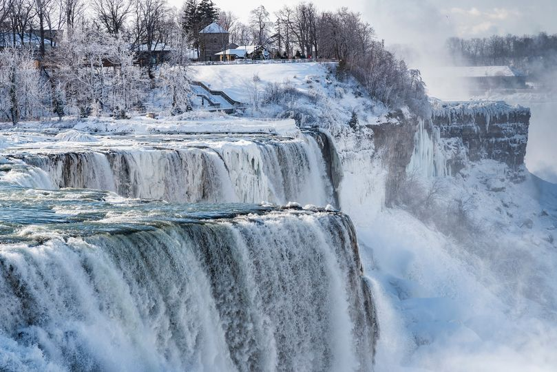 If you’re looking for a real-life winter wonderland, you’ll find no greater wow factor than the natural phenomenon known as the Frozen Falls! 🌨️ 
Here are five frozen facts to inspire your next #NiagaraFallsUSA adventure: bit.ly/3J0C9O3