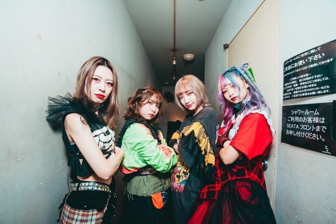 motch1219's tweet photo. #花冷え。 の海外公演が
続々と決定しているが
共演者のメンツを見てみると
昔聴いてたバンドがいっぱい☺️
そんなバンドの思い出の
アルバムはこんな感じです🎶
#MEGADETH
#NAPALMDEATH
#OBITUARY
#HELLOWEEN
#INFLAMES
#KREATOR
#ANTHRAX
#STATIC_X
#TRIVIUM
#KILLSWITCHENGAGE
#ATTHEGATES https://t.co/GWyAvP8GHv