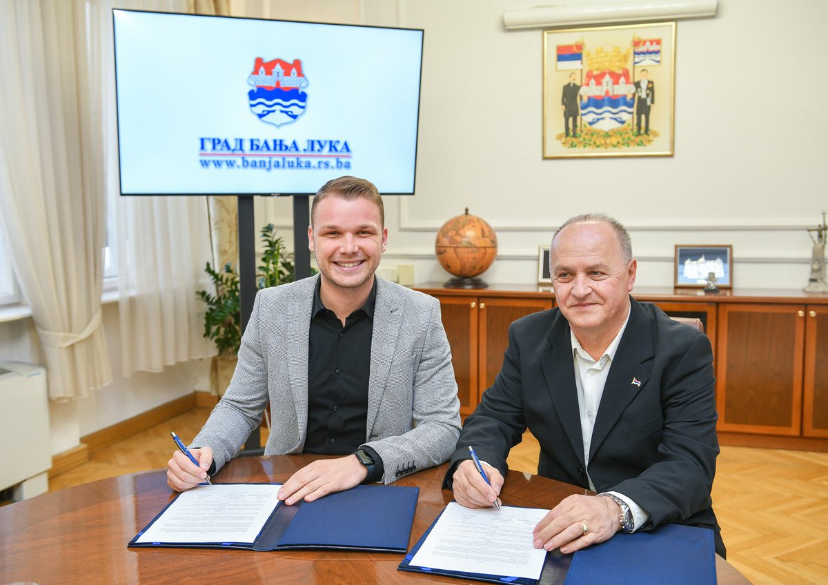 Stanivukovic_D's tweet photo. Потписан споразум о исплати једнократне новчане подршке пензионерима у износу од 100КМ!

Новац ће бити исплаћен 6. фебруара на њихове жиро-рачуне, колико је потребно да се заврше све потребне процедуре. https://t.co/hWL7q5yli7