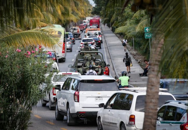 novedadesqroo's tweet photo. Asociaciones de hoteles reprueban violencia de taxistas en Cancún https://t.co/hh0r8UOdGW https://t.co/HDk7bIwvQf