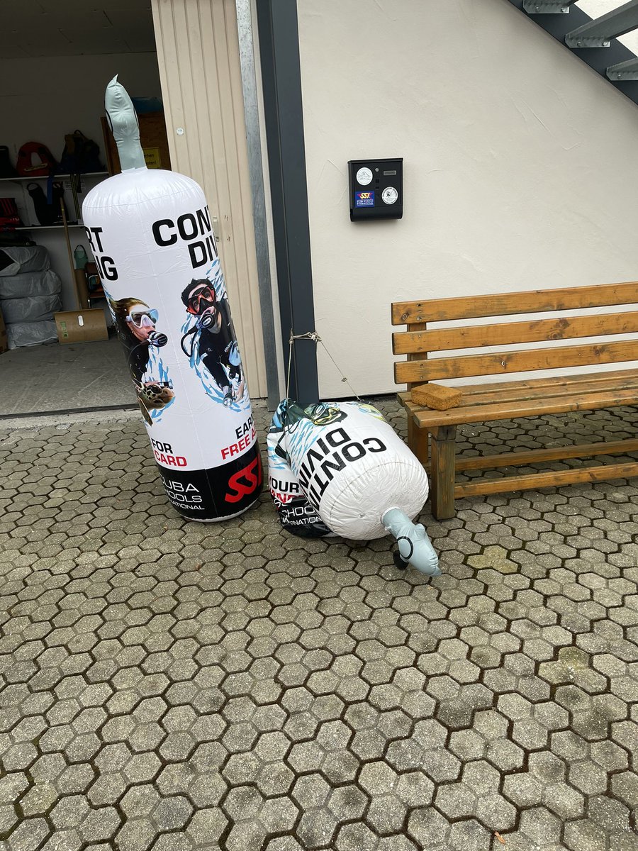 JohannDemmel's tweet image. Bei der alten Berta ist die Luft raus 🤿
Die Neue Berta steht bereit 🧜🏻‍♀️🧜🏼🤿
#tauchsportdemmel #tsv1860 #atemluft #dekoflasche #tauchenmachtspass 🍀💪🏿