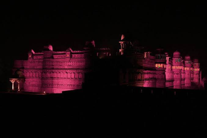 The magical sound and light show at #GwaliorFort 
A 45 minute show held at the amphitheater that will simply enthral you!

#SoloTravel #Wanderlust #SoundAndLightShow #HeritageSite #MPTourism #ShotOnIphone #IncredibleIndia #TravelBlog #MayaSpeak