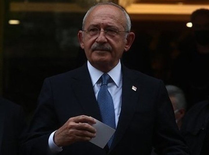 anilyesillchp's tweet photo. Genel Başkanımız Sayın Kemal Kılıçdaroğlu'ndan SADAT'a yanıt :

Sizin önünüzde diz çöküp yaşamaktansa ayakta ölmeyi tercih ederim.. https://t.co/JdcVFJLBPs