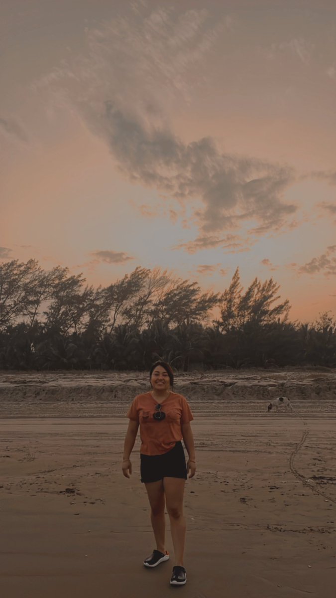 SMC14_'s tweet photo. @escritosrame Esta mas bonita mi novia que el atardecer🥰. https://t.co/jpTmMFLCKl