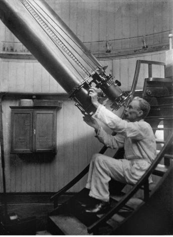 В цей день 1874 року народився Сергій Чорний (1874-1956) – український астроном, педагог – автор першого україномовного підручника з астрономії.