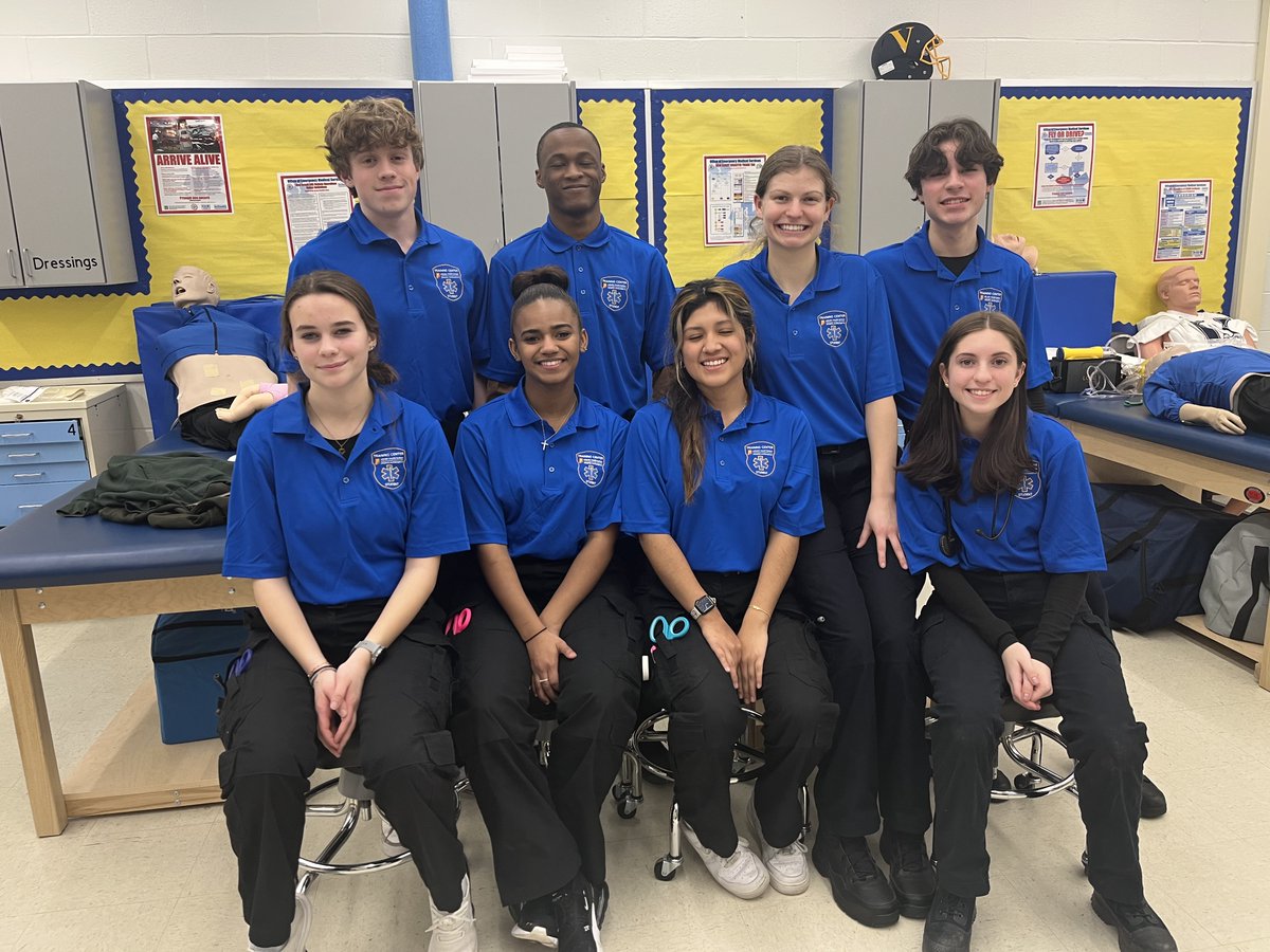 VTHSVikings's tweet photo. These students return to school 2 nights a week for 4-hours-a-night of instruction; plus another 2-3 nights of remote courses, all to become certified EMTs by early June. These are VTHS students & we are humbled by their dedication to service.#WeAreVTHS #VikingPride #VikingValues https://t.co/x4t50feNOu