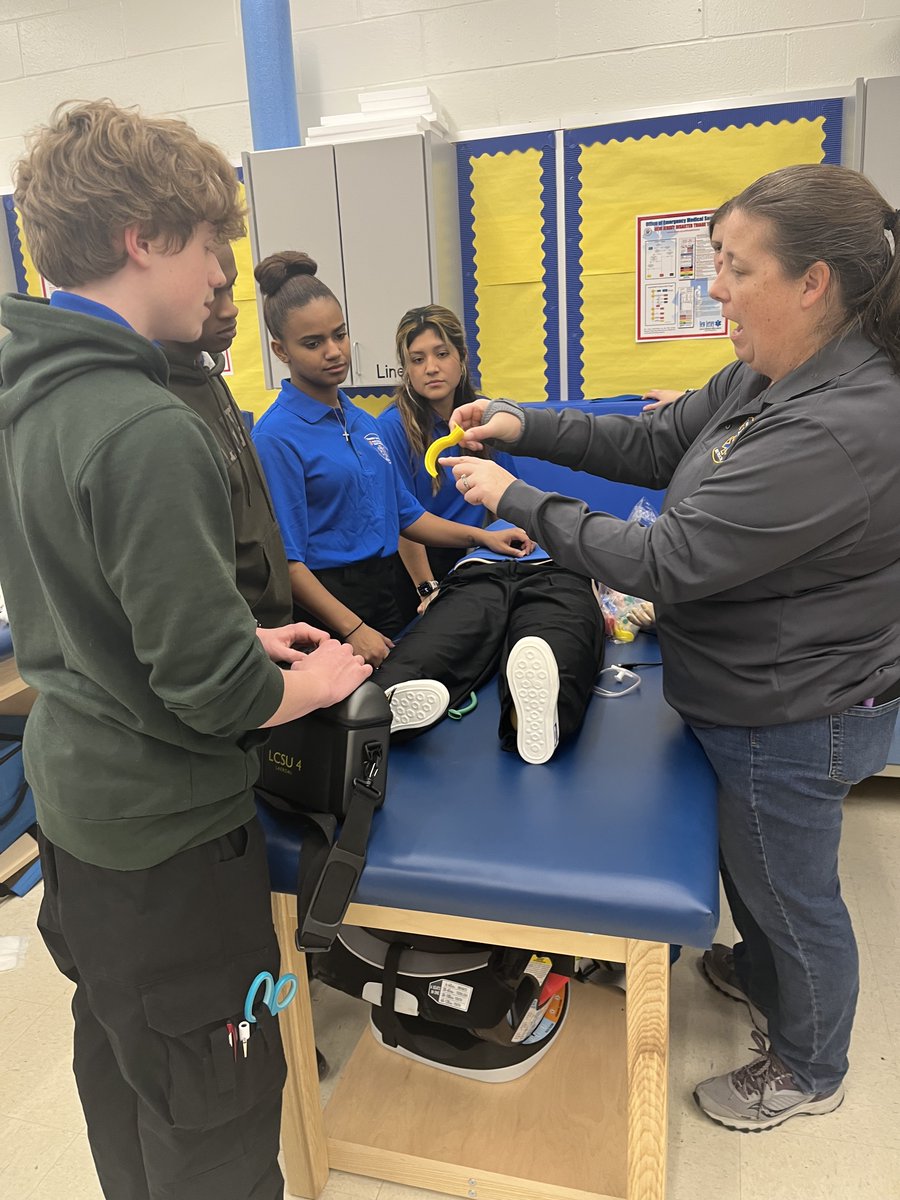 VTHSVikings's tweet photo. These students return to school 2 nights a week for 4-hours-a-night of instruction; plus another 2-3 nights of remote courses, all to become certified EMTs by early June. These are VTHS students & we are humbled by their dedication to service.#WeAreVTHS #VikingPride #VikingValues https://t.co/x4t50feNOu