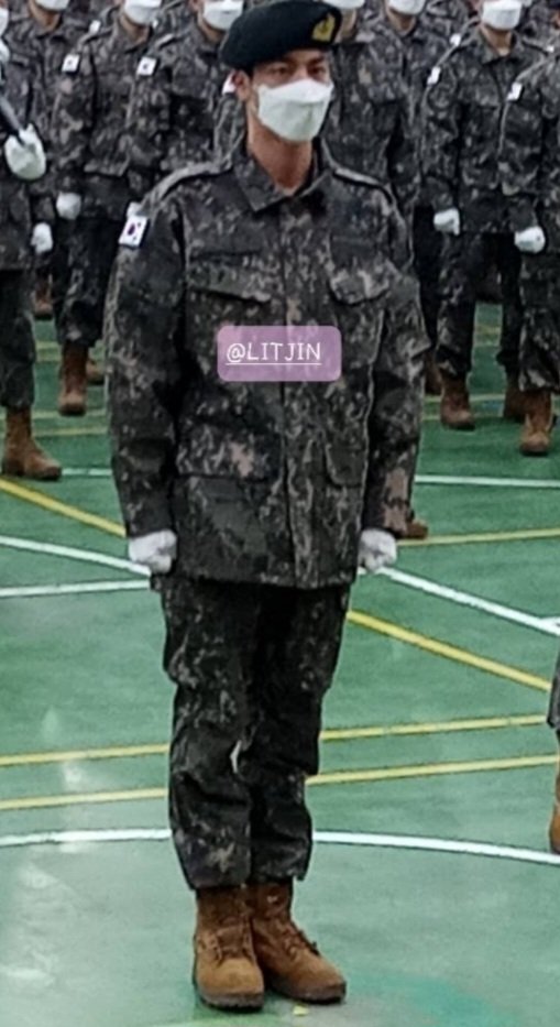mylove_jjin's tweet photo. 아아아악 석지나ㅠㅠㅠㅠ
내새끼 정면 사진이라니ㅠㅠㅠㅠ
세상 사람들아 우리 애 늠름하고 듬직한 것 좀 보세요ㅠㅠㅠ
아가 암만 그래도 거기 너무 오래 있는 것 같어ㅠㅠㅠㅠ
이제 슬슬 나올 때 안됐니ㅠㅠㅠㅠㅠ

앞치마 두르고 배식이라니ㅠㅠㅠ 기절

#TheAstronaut #JIN #방탄소년단진 @BTS_twt https://t.co/K2x0Lkr6eR