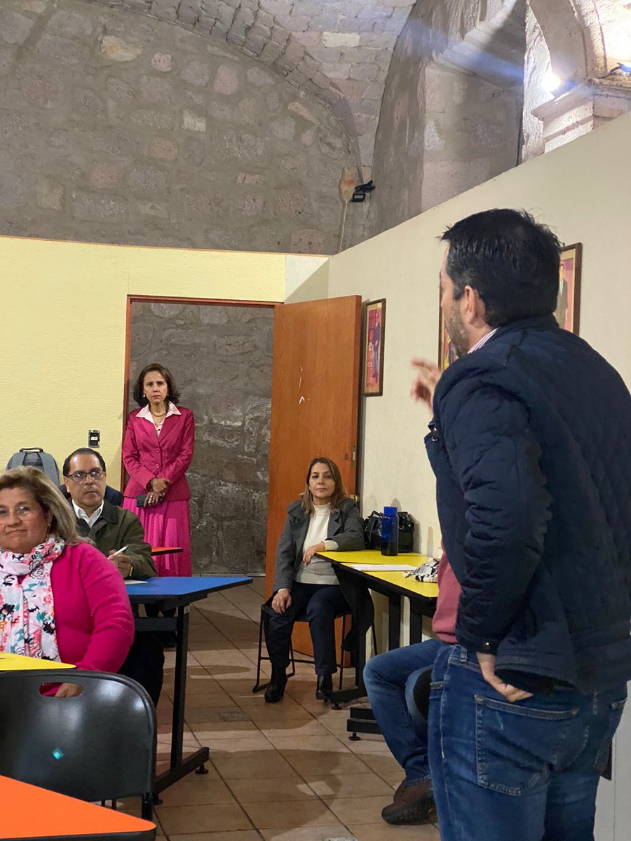FDCSUMICH's tweet photo. Con gran participación de las y los docentes de nuestra Facultad, se lleva a cabo el curso de capacitación con el objetivo de fortalecer la ruta del conocimiento de nuestras y nuestros alumnos.

#UMSNH #SomosNicolaitas #DerechoDeTodos https://t.co/KmvpvTItlh
