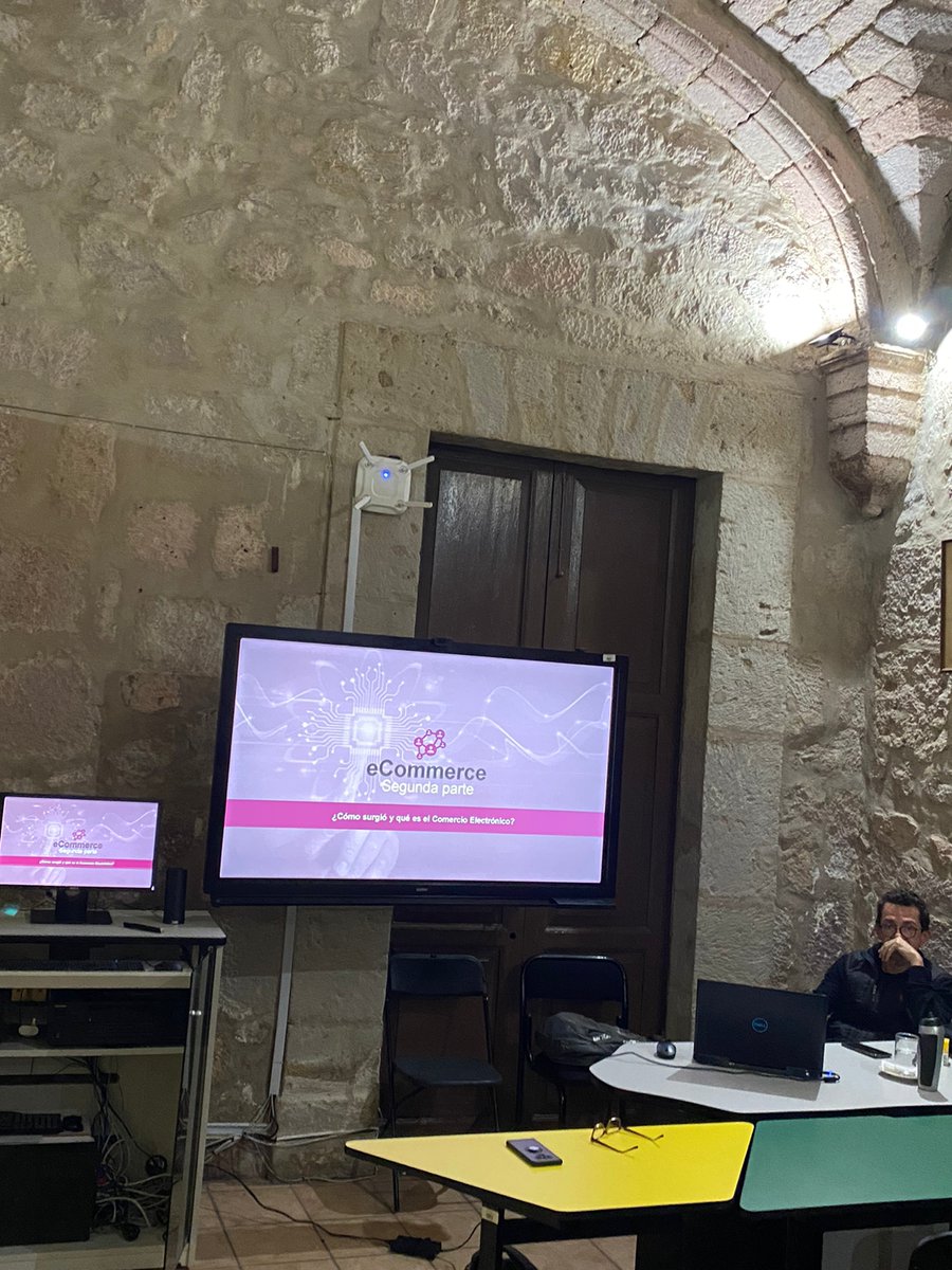FDCSUMICH's tweet photo. Con gran participación de las y los docentes de nuestra Facultad, se lleva a cabo el curso de capacitación con el objetivo de fortalecer la ruta del conocimiento de nuestras y nuestros alumnos.

#UMSNH #SomosNicolaitas #DerechoDeTodos https://t.co/KmvpvTItlh