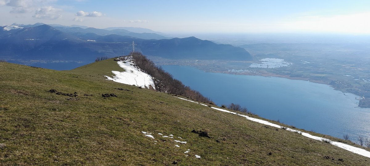 Piegheperse's tweet photo. Il #LagoDIseo
le #Torbiere
la #Franciacorta
Viste da Prato Chierico
#Viadanica
#BuongiornoATutti 
Con tanto azzurro💙
@prolocopredore
📷 Mia https://t.co/m8dfnuU7wC