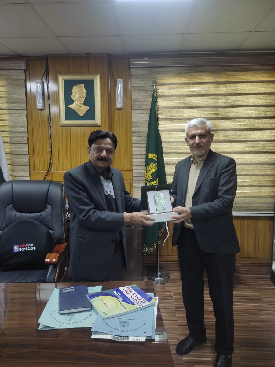 AfaqTrainings's tweet photo. Mr. Amir Zeb(Director Training &amp; Services-AFAQ) &amp; Mr. Parvez (Regional Head-AFAQ Karachi) had an initial meeting with Prof.Dr. Saeed Uddin(Chairman-Board of Intermediate Education,Karachi)to conduct a series of training workshops on developing'Item Bank' and 'E-Marking'of papers. https://t.co/ICAwnIeoxz