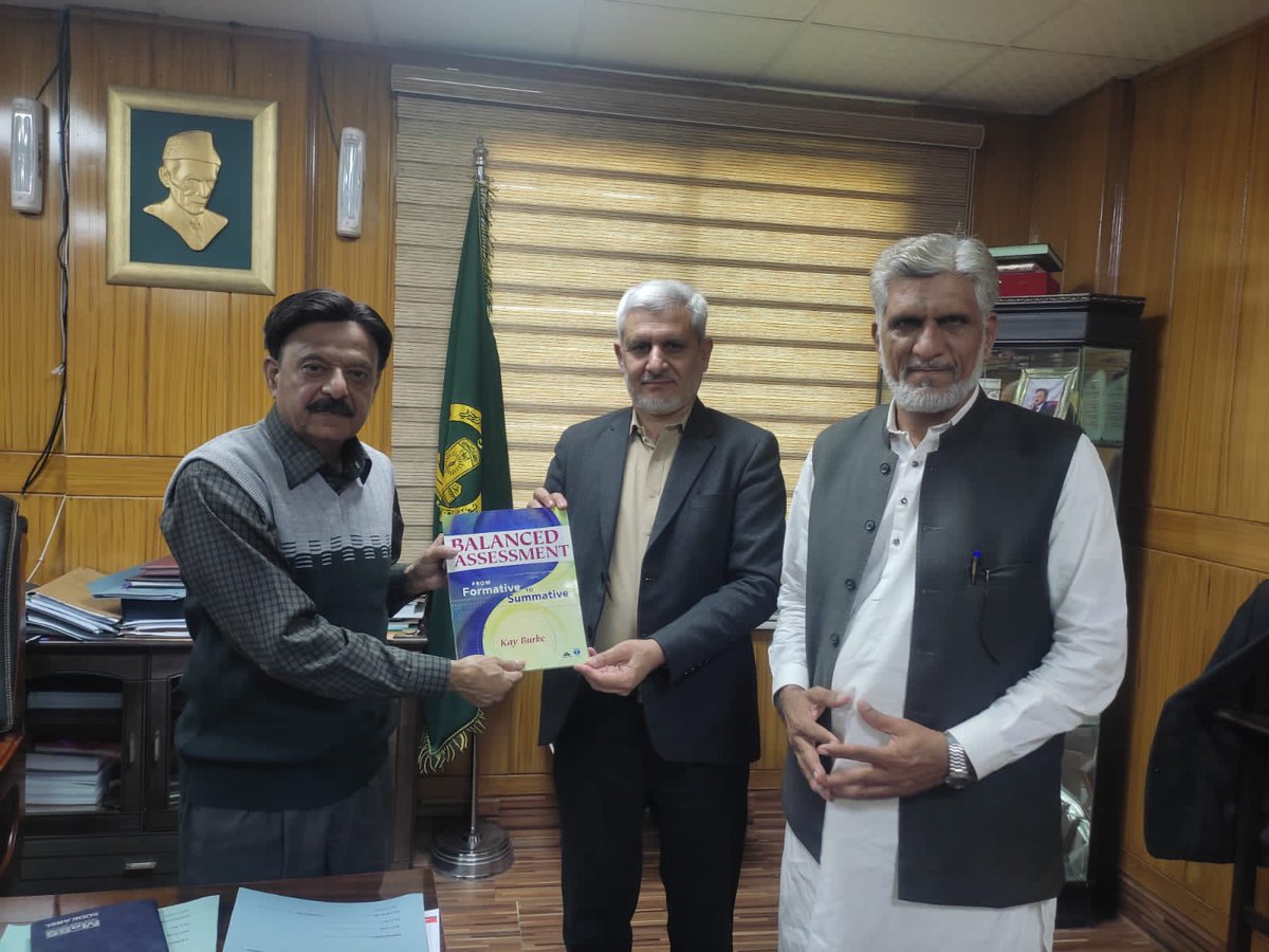 AfaqTrainings's tweet photo. Mr. Amir Zeb(Director Training &amp; Services-AFAQ) &amp; Mr. Parvez (Regional Head-AFAQ Karachi) had an initial meeting with Prof.Dr. Saeed Uddin(Chairman-Board of Intermediate Education,Karachi)to conduct a series of training workshops on developing'Item Bank' and 'E-Marking'of papers. https://t.co/ICAwnIeoxz