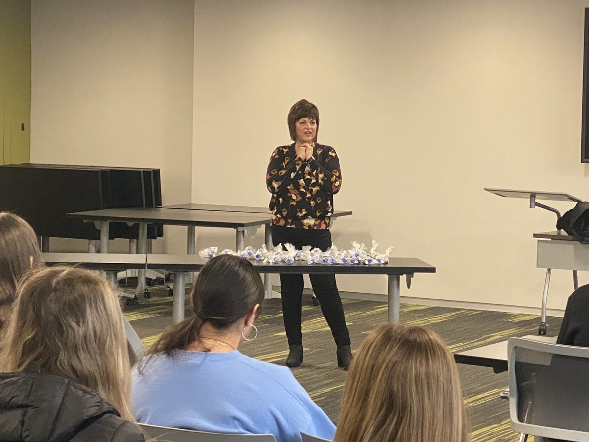 KimHaney13's tweet photo. Lynn, RN @AkronChildrens discussing careers in nursing and beyond https://t.co/Wp3RP5jWI0