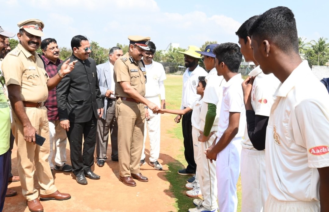 #COPAvadi #SchoolCricket #Inauguration #ChiefGuest 
@avadipolice COP @SandeepRRathore attended the #InaugurationFunction of the 13th National Cricket Championship (boys under 17 years) held at Avadi.

@avadipolice @SandeepRRathore @tnpoliceoffl @CMOTamilnadu