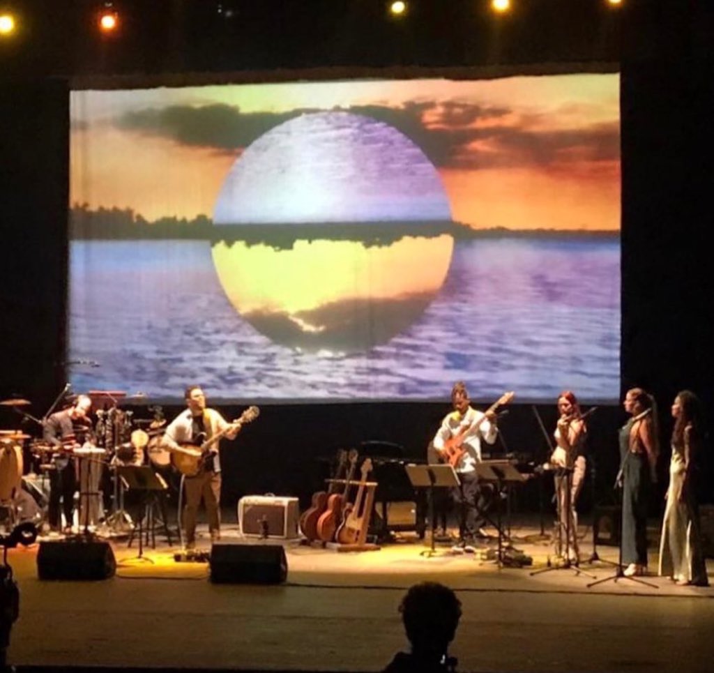 Colibri_cuba's tweet photo. 🎶��� Instantáneas del concierto “Más que palabras”, de @DayronOrtiz6 y #LaTropa.

Continuamos disfrutando del #FestivalJazzPlaza2023 🎷
.
.
.
#ProduccionesColibri20 #CreeryCrear #PaQueFlujazz #cubanmusic #MartaValdes #Homenaje #Aniversario20 #cubanjazz #latinjazz https://t.co/idxy6doycS