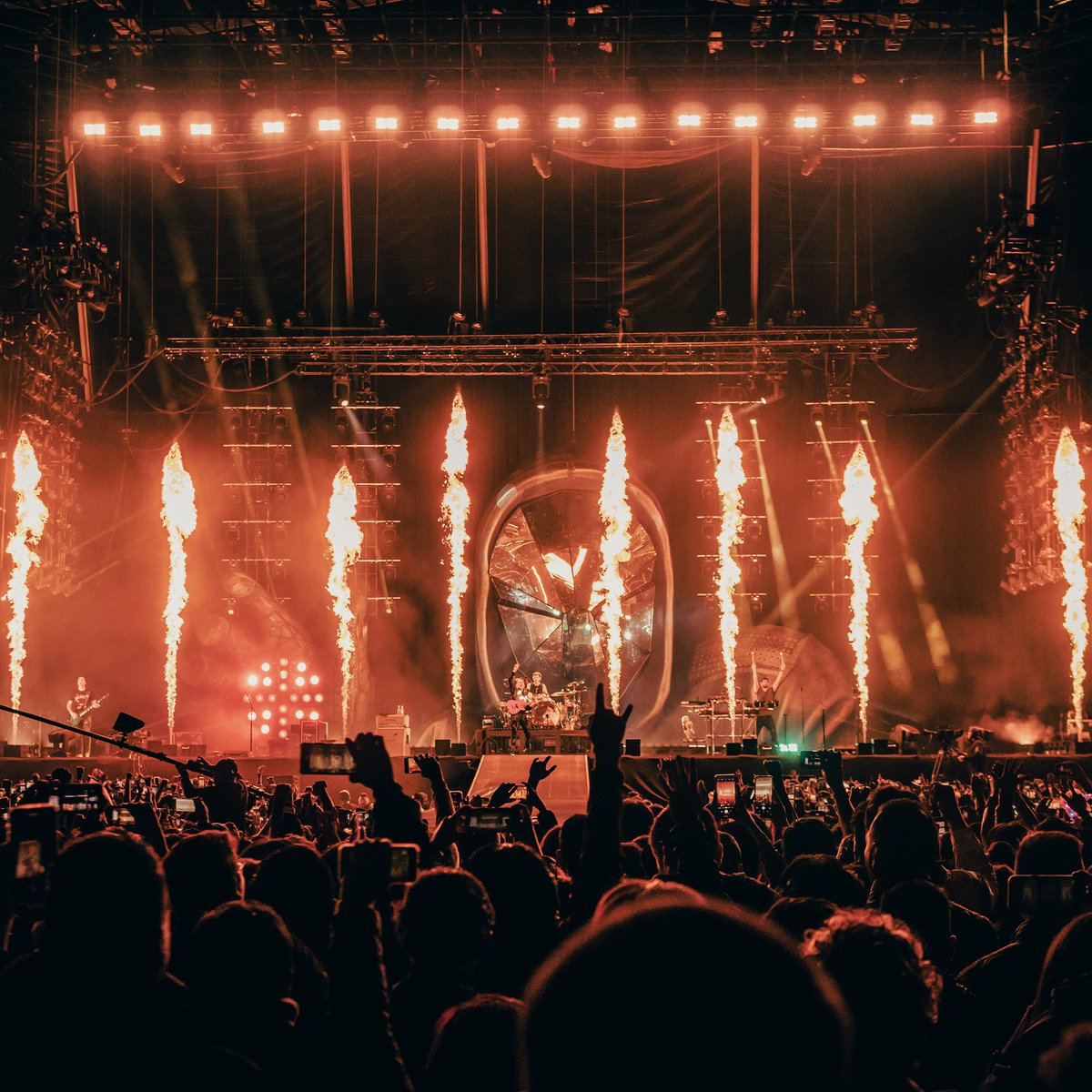 museband's tweet photo. Two massive nights in Mexico City ✔️

Thank you for welcoming us back so passionately and we hope you’ll have us back again soon! 🇲🇽🫶

📸 • @theworkofjar https://t.co/qLdCm435hl