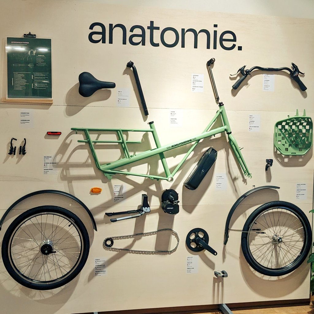 Un petit tour dans le pop-up store des copains.

Ravi de découvrir que le vélo électrique <a href="/JeanFourche1/">Jean Fourche</a> 🚲propulsé par <a href="/Gouachbatteries/">GOUACH</a> ⚡

Il est beau, il est local et il se répare complètement (même la batterie 🔋)

#Bordeaux #velo #sustainable