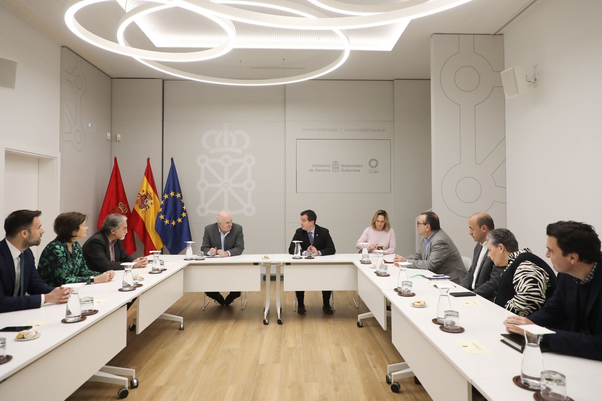 noticiasgob_na's tweet photo. .@gob_na Cortesko Udala eta #EnergyLoop aerosorgailuen palak birziklatzeko jarduera berria abian jartzeko ibilbide-orria lantzen ari dira 

👉Enpresak 10 milioi euro inguruko inbertsioa egingo du eta ehun lanpostu berri inguru sortuko ditu

🔗Info: https://t.co/cgIxRkTUQL https://t.co/imsG1CGFAA