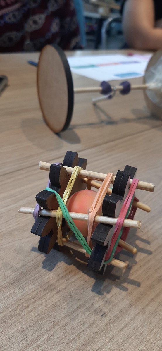 Soralina's tweet image. Let&apos;s solve some challenges to DEEPEN our understanding of moving objects down a ramp?
#InService #ONESchool #letsroll #tinkering #playingwithramps