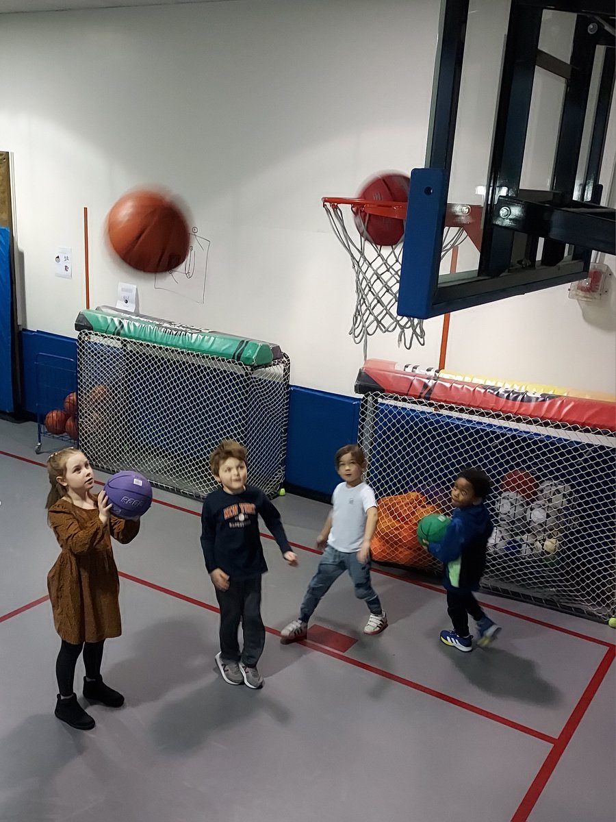 CaedmonAfter's tweet photo. Caedmon Hoops students are taking their dribbling and shooting skills to the next level. #CaedmonAfterSchool #TheCaedmonStory #basketball #CaedmonCommunity #CaedmonCapability https://t.co/nqZuJIa8Uh