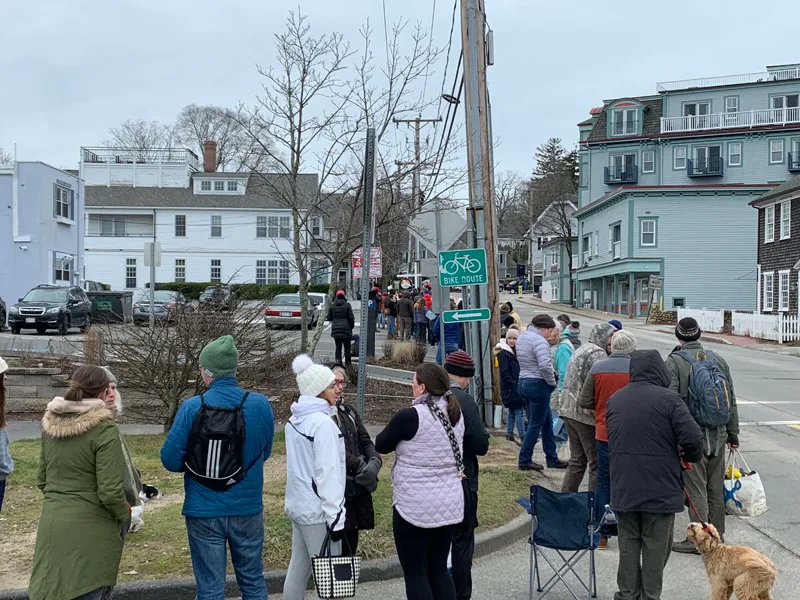 VisitMV's tweet photo. Hours-long queue builds up for Beach Road tickets - The Martha's Vineyard Times https://t.co/6opBAtVU6E #MarthasVineyard #VisitMA #VisitMarthasVineyard #BeachRoadWeekend #MusicFestival https://t.co/QuH0Rh6eod