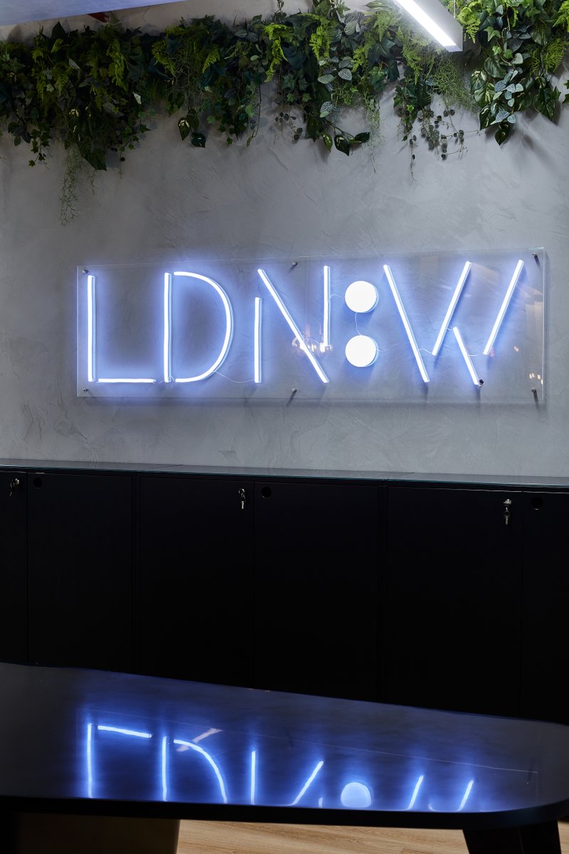ais_workplace's tweet photo. Embodying #branding into your #workplace helps your employees feel a sense of belonging. Subtle nods to your #brand can help unite your team and remind them of your company values and #goals. #officeinteriors #officedesign https://t.co/WWQlCyMchM