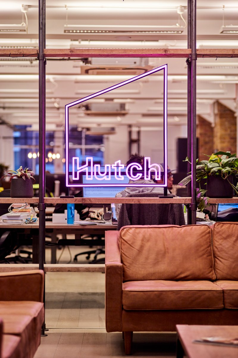 ais_workplace's tweet photo. Embodying #branding into your #workplace helps your employees feel a sense of belonging. Subtle nods to your #brand can help unite your team and remind them of your company values and #goals. #officeinteriors #officedesign https://t.co/WWQlCyMchM
