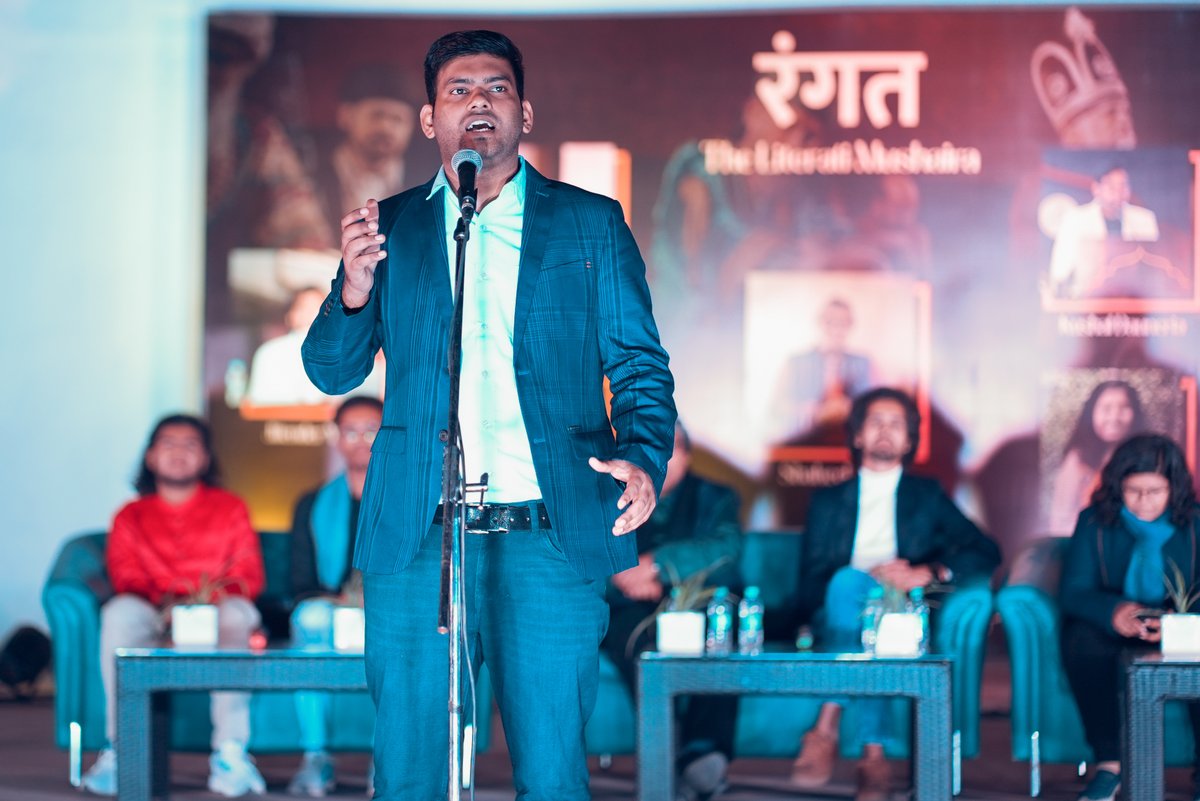 bsp_iitdelhi's tweet image. Literati Day 3,
@pandeybalmohan and Kaushal Dauneria led us down a beautiful lane of poetry, capturing the mundane and relatable in exquisite nazms and ghazals✨