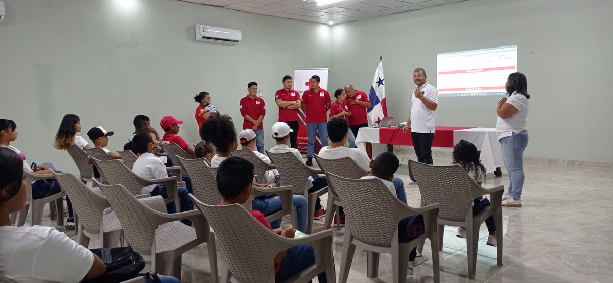 CRPBaru's tweet photo. Con las palabras del Sr. Felix Atencio - Presidente Local de la @CruzRojaPanama Barú, y en presencia de instructores y facilitadores, se da inicio a la actividad  #VeranoActivo, dirigido a niños de 8 a 14 años, y a #Voluntarios del Organismo de Juventud

#CruzRojaSiempreEstá https://t.co/G7ISkhcBb1