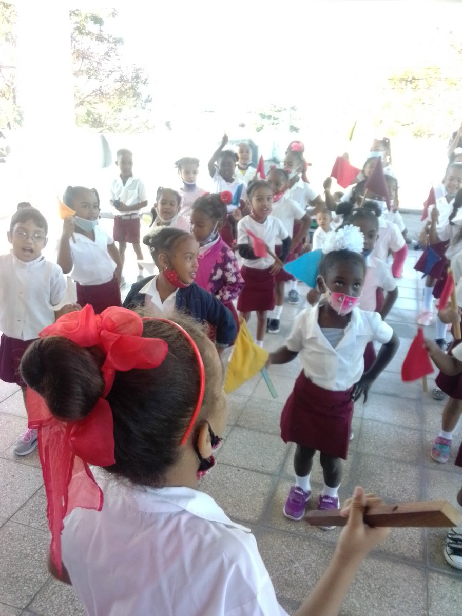 Misleidi18's tweet photo. Seguimos ensayando la Banda rítmica con los niños del 6to año de vida, en saludo a la jornada martiana.#DpeSantiago, @RaulSamon, @elsa- en @FundichelyRosa, @DiazCanelB, #niurdisreyes, #DmeSantiago,#SomosCuba. https://t.co/fGKR52gdEA