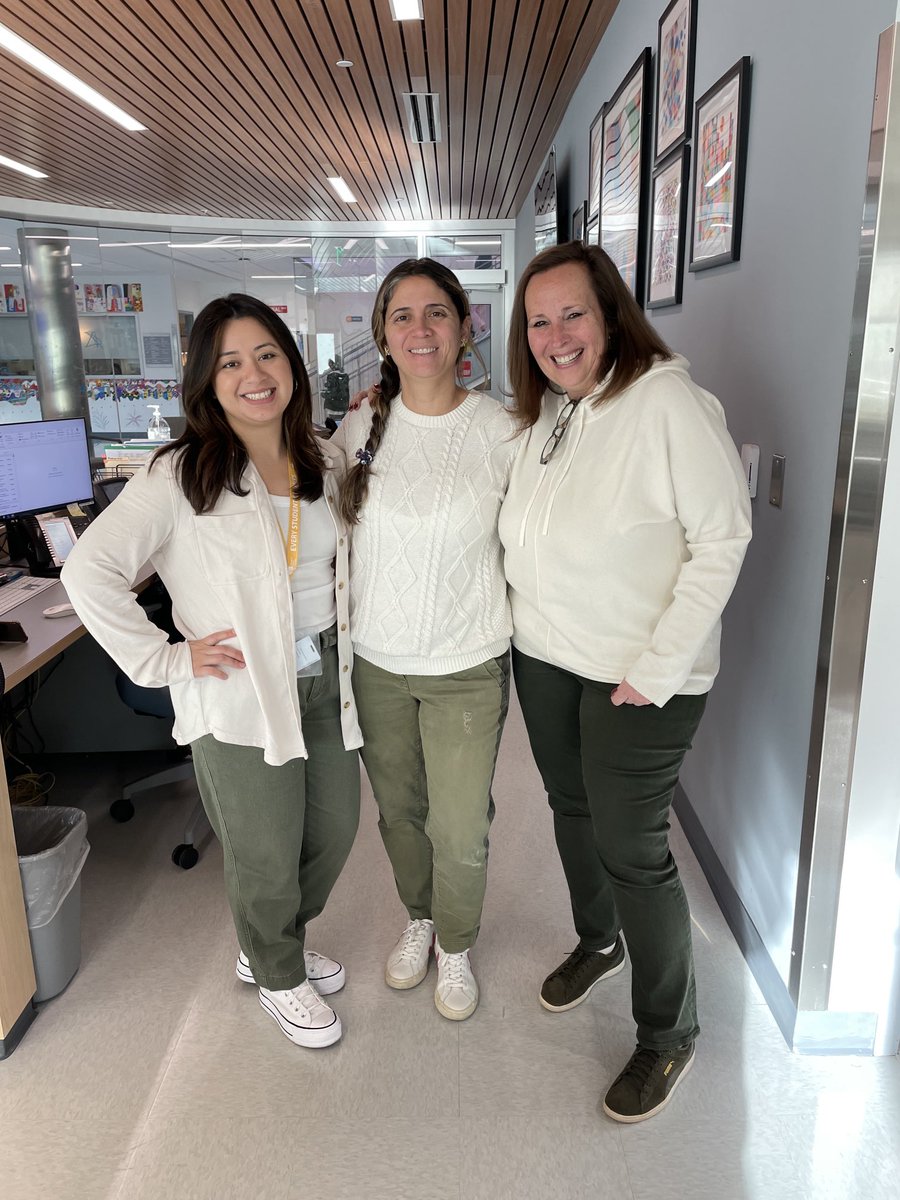 When the office gets the olive and cream memo! ⁦<a target='_blank' href='http://twitter.com/APSCardinalElem'>@APSCardinalElem</a>⁩ ⁦<a target='_blank' href='http://twitter.com/APSCARDPR'>@APSCARDPR</a>⁩ <a target='_blank' href='https://t.co/BUmcAWE4UG'>https://t.co/BUmcAWE4UG</a>