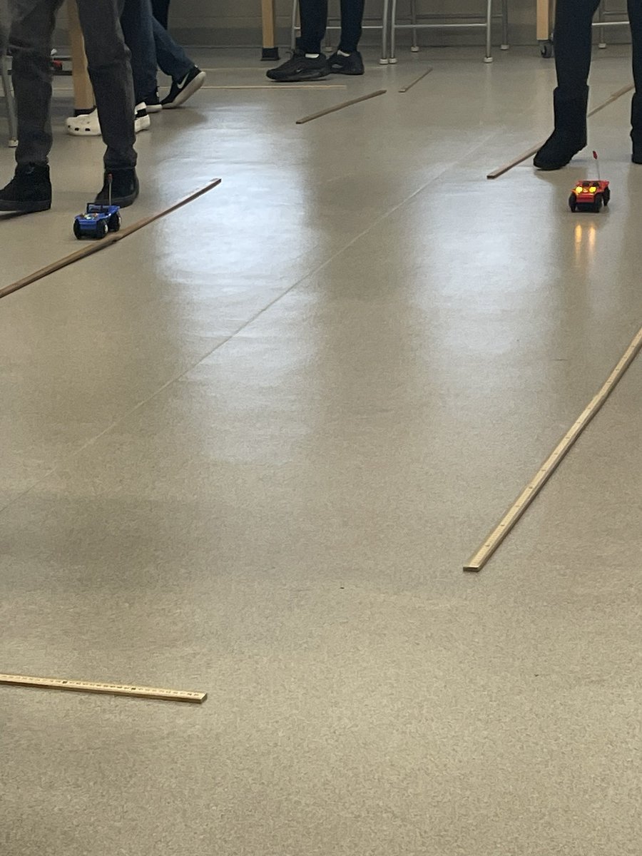 ZottoPhysics's tweet photo. Determining speed of cars by distance and time. https://t.co/qoS2xSuinc