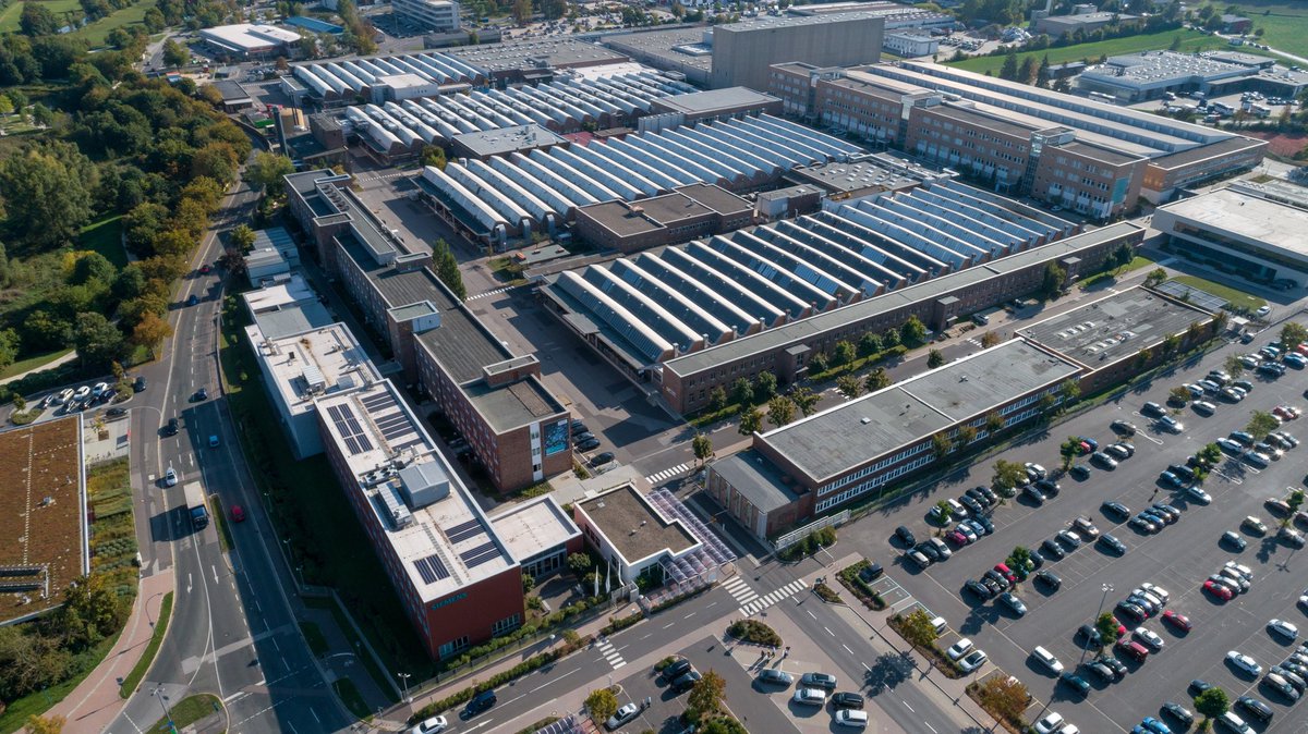 Congratulations to Siemens Amberg which celebrates 75 years of constant reinvention. A lighthouse for #digitaltransformation and #sustainability, it’s one of the world’s most advanced manufacturing sites. Thank you to #TeamSiemens who’ve been part of its journey over the decades.