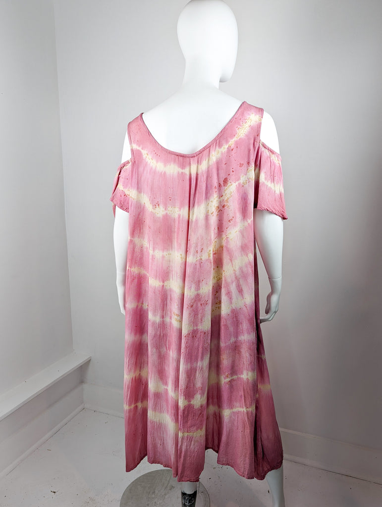 Sappanwood Shibori Orchid Cold Shoulder Day Dream Dress with Pockets - 2XL by The Caffeinated Raven
See this and more at ➡️ shortlink.store/l7QeQ9Kv6B
#handmadejewelry #handmadescarves  #naturaldyeing #tiedye #shibori #smallbusiness #canadianartist #shopsmall