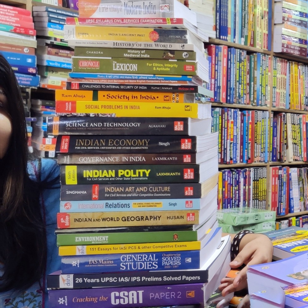 बिछड़ गए तो ये दिल उम्र भर लगेगा नहीं
लगेगा लगने लगा है मगर लगेगा नहीं।

-. उमैर नज्मी
#upsc