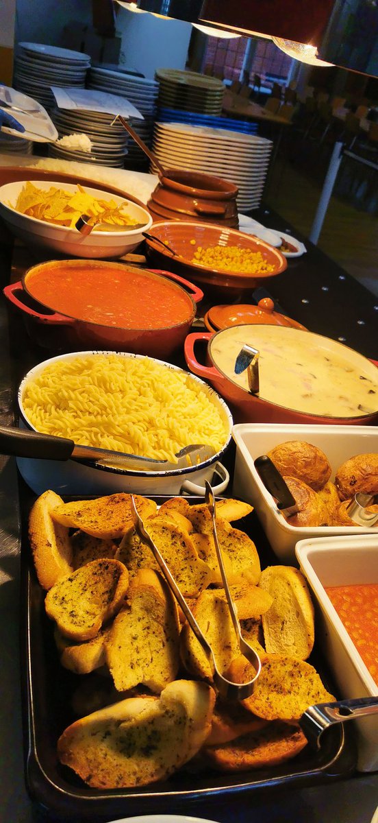 KernaghanTim's tweet image. Lunch time beef chilli and rice