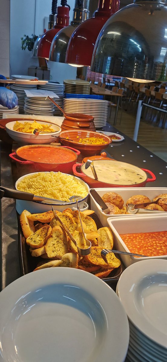 KernaghanTim's tweet image. Lunch time mains beef chill and rice